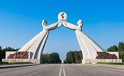 Denkmal f�r Wiedervereinigung in Pyongyang.