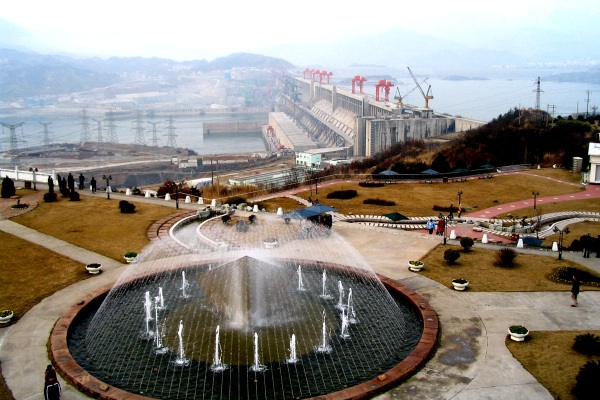 Tanziling-Berg und Blick auf Drei-Schluchten-Staudamm